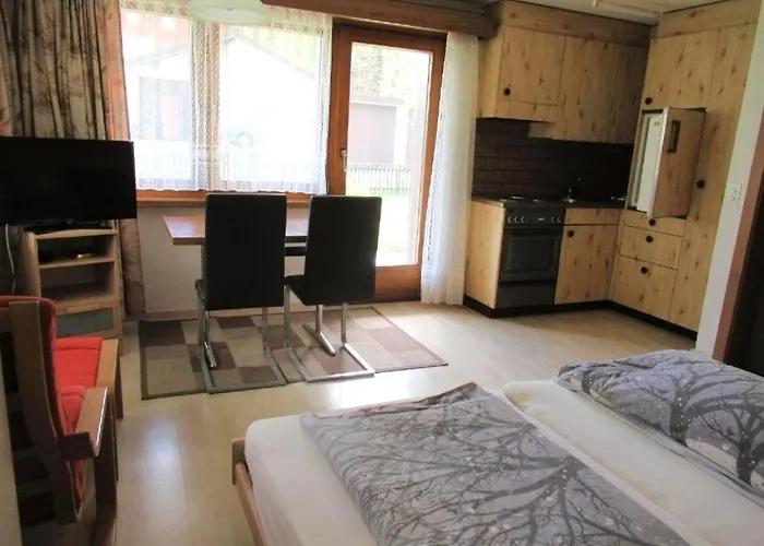 Free Bus Winter Haus Loree